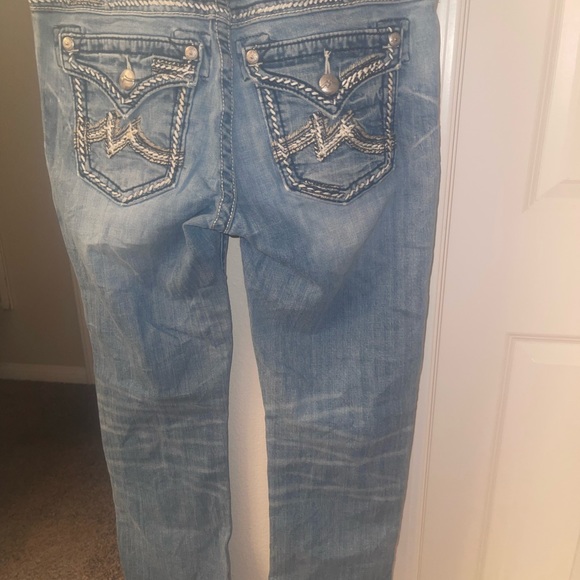 Miss Me Boyfriend Capri Distressed Light Wash size 28‎ - Picture 3 of 4